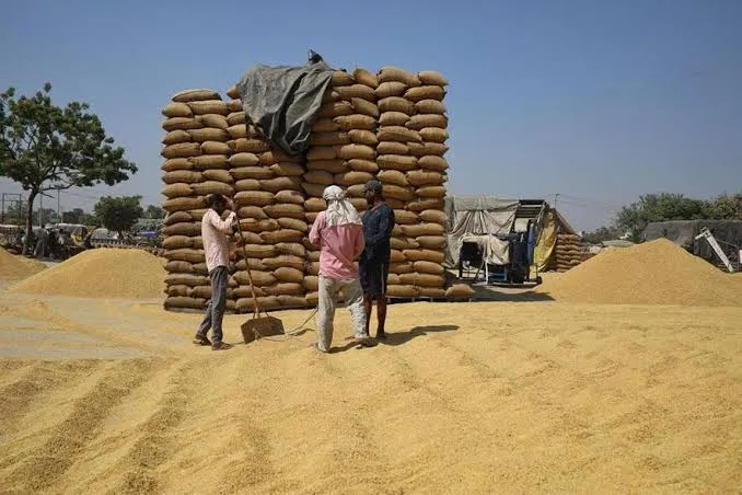 Farmer delivering foodgrain at a procurement centre